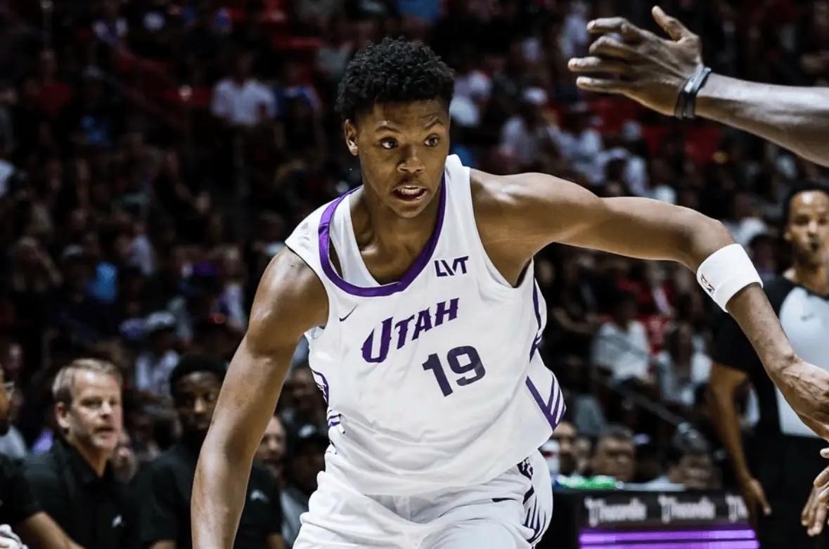 开云官方网站-狂轰28+10！刚进NBA就要当老大？76人探花攻防一体，尽显韦德风范