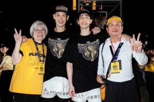 开云登录入口地址-林书豪：本赛季我投进了110个三分球 每一个三分球都捐出3000元