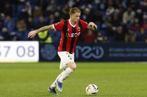 记者：桑德兰正与尼斯左后卫巴德谈判，为其提供4+1合同