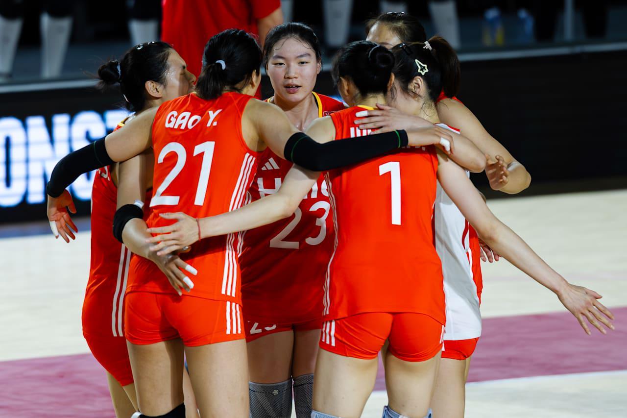 开云官方网站-恭喜！中国女排夺小组第1冲八强：两大王牌轰31分，赵勇妙手制胜