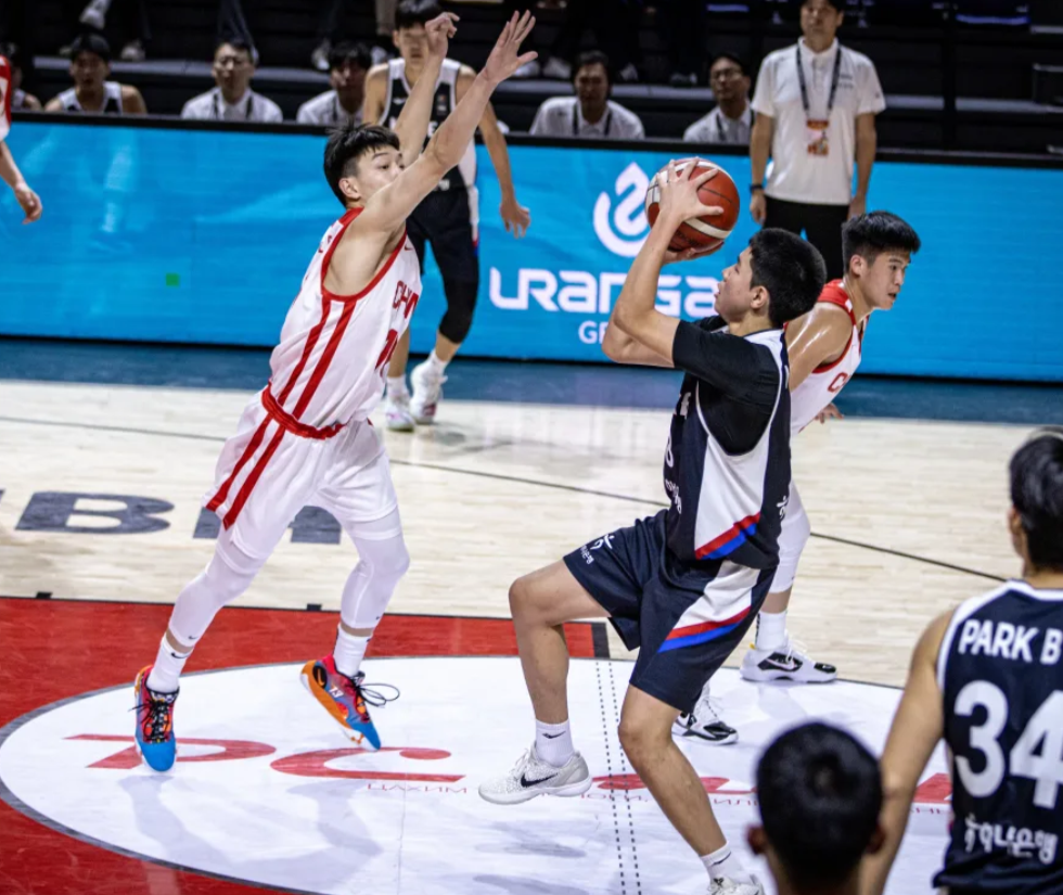 开云官方网站-中国男篮又出内线天才？15岁少年已2.08米 三战50+38+7帽看齐周琦