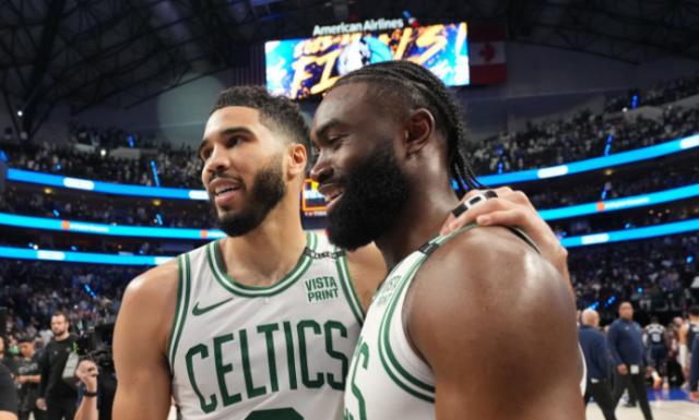 开云登录入口地址-下半场24分+制造东契奇犯满！布朗攻防一体冲FMVP