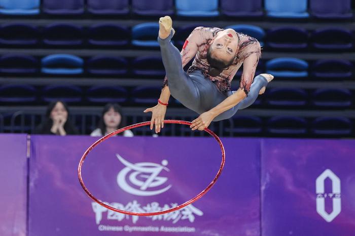 开云官方网站-西安姑娘王子露克服难关再出发