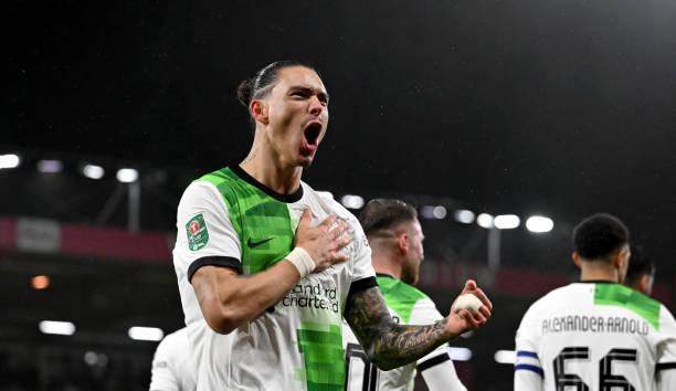 开云电子-疯狂轮换见证努氏弧线！南海岸雨夜利物浦胜利逃亡