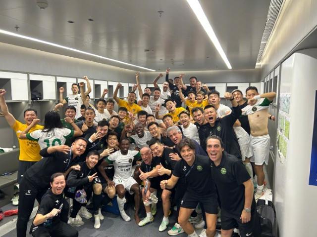 开云登录入口地址-浙江强势逆转申花再捧季军  年初曾是降级大热