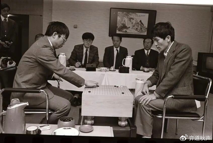 聂卫平再获擂台赛三连胜 扳倒酒井猛 迫使日方闭幕式变恳亲会|日本|中日|聂老|山城宏|马晓春_新浪体育_新浪新闻